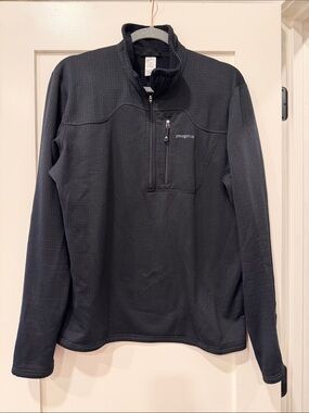Patagonia Black Grid-Pattern Quarter Zip Pullover Men’s L